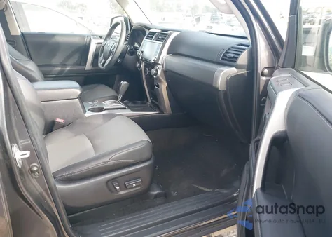 2021 Toyota 4Runner Sr5 Premium z USA, uszkodzony, nr VIN JTEFU5JR4M5240455